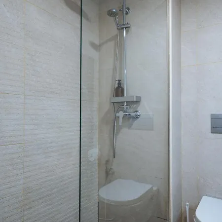 Apartment 2 Bedroom With Terrace And Views