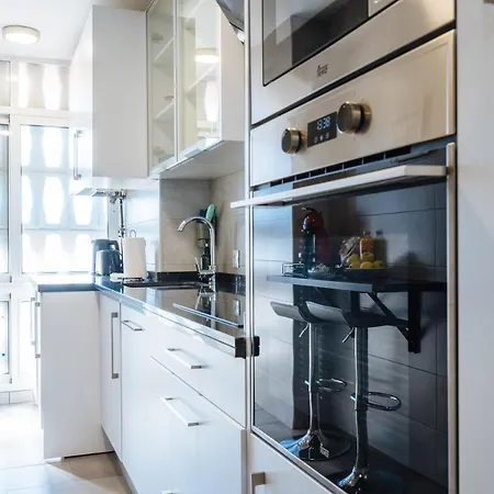 Apartment 2 Bedroom With Terrace And Views